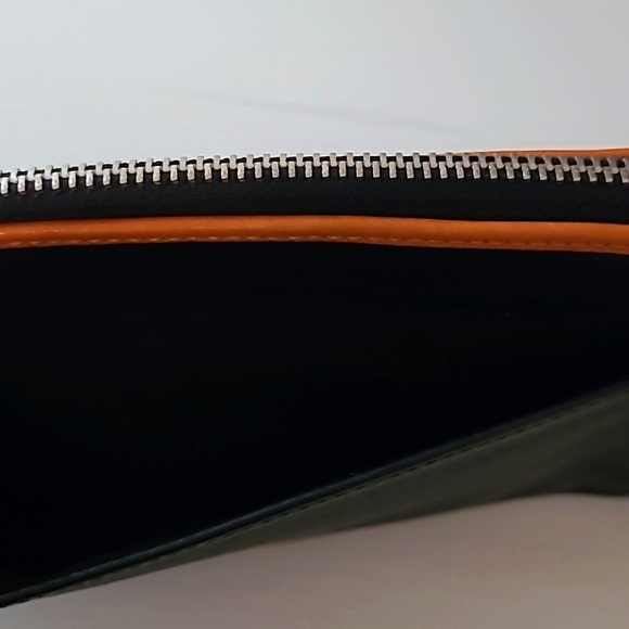 Danier Leather Clutch - Picture 4 of 8